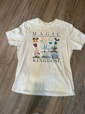 Disney White 'Magic Kingdom' Icon Graphic Tee